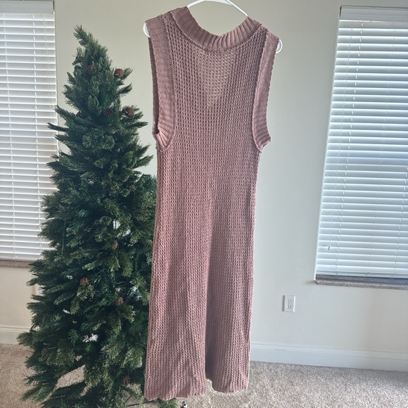 New Boutique Sleeveless Sweater Dress. - Picture 6 of 6